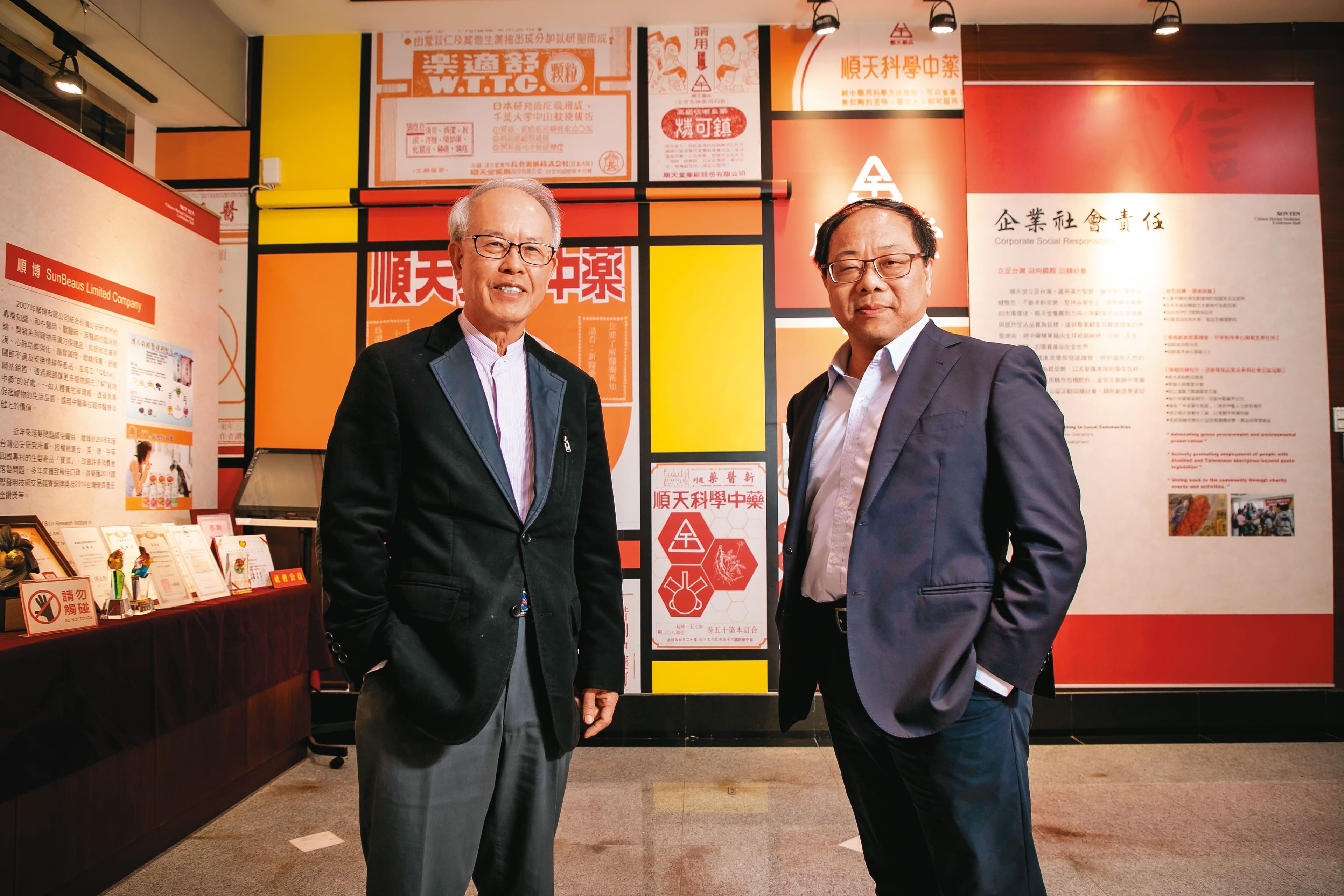 拜清冠一號熱銷之賜,順天堂將調整全球策略,擴大歐美布局。左為順天堂執行長張立秋。(財訊提供)