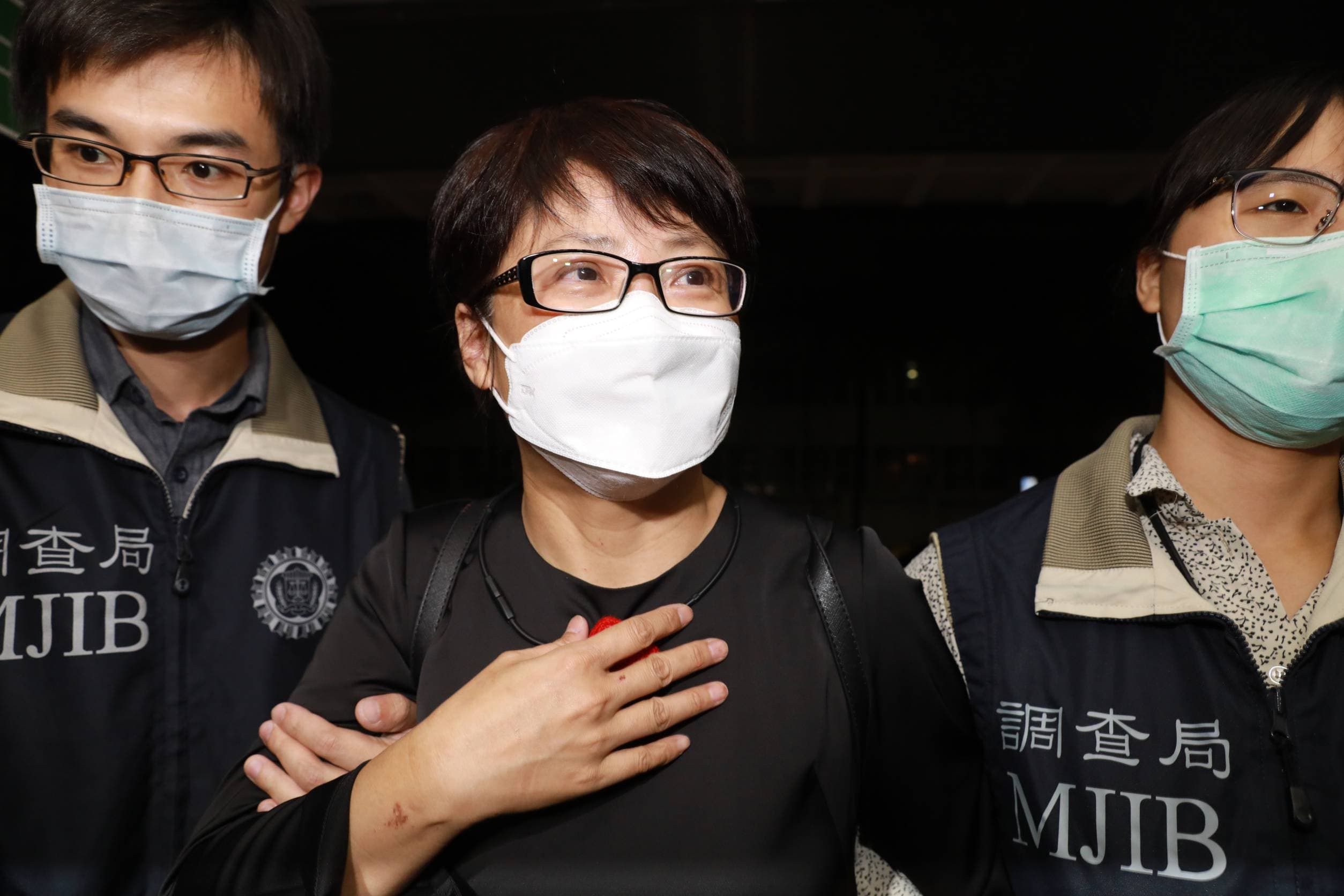 陳信瑜面對媒體提問，反提醒「要報加班費」。