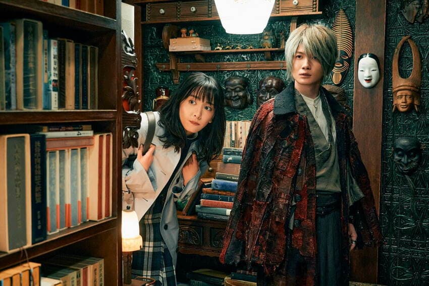 新垣結衣婚後首部作品《GHOSTBOOK妖怪圖鑑》由她與神木隆之介合演。(網路圖片)