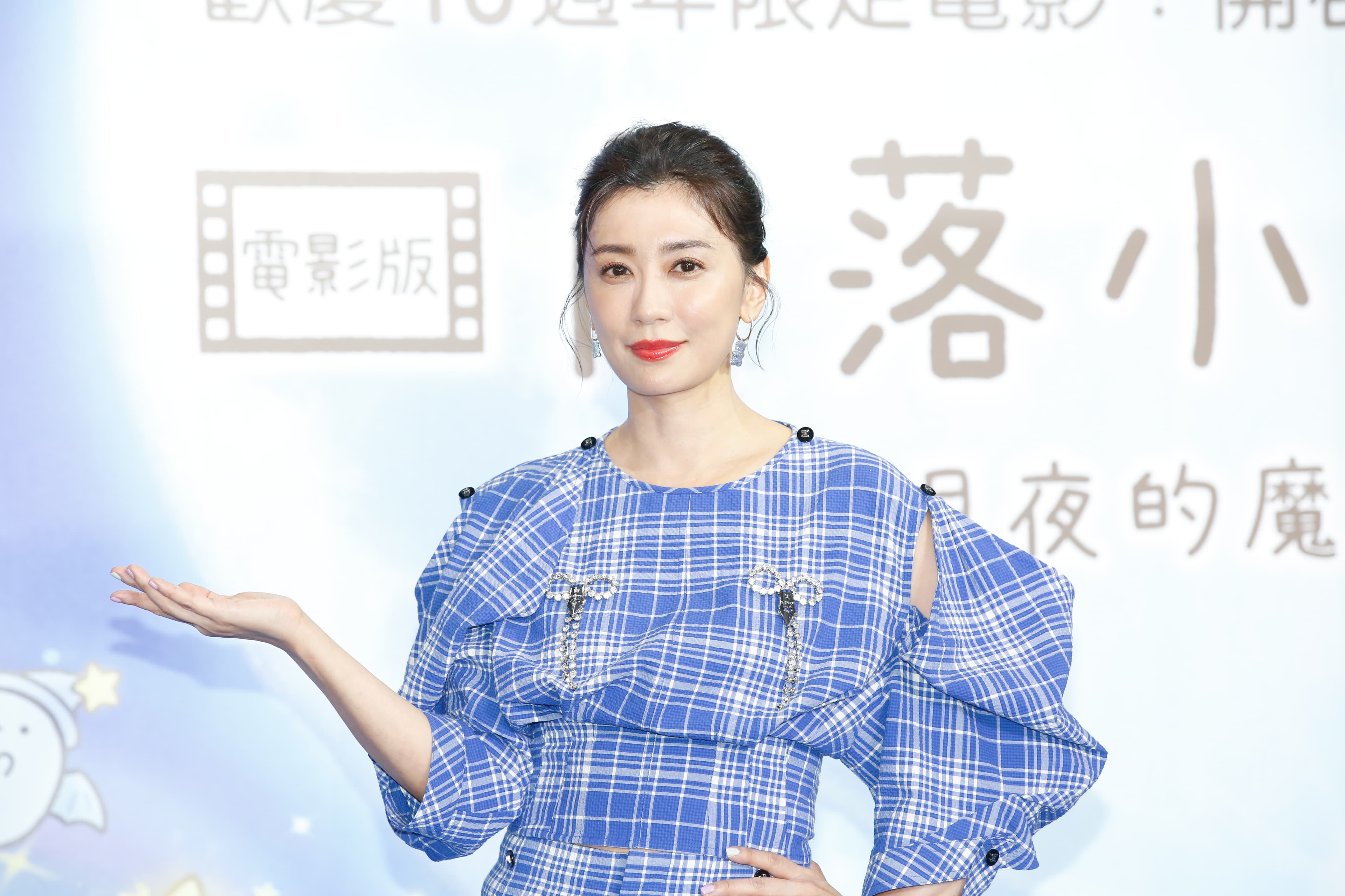 對於這次配音,賈靜雯遇到的最大難關是開金口唱歌,連Angel都崩潰吶喊母女都五音不全。