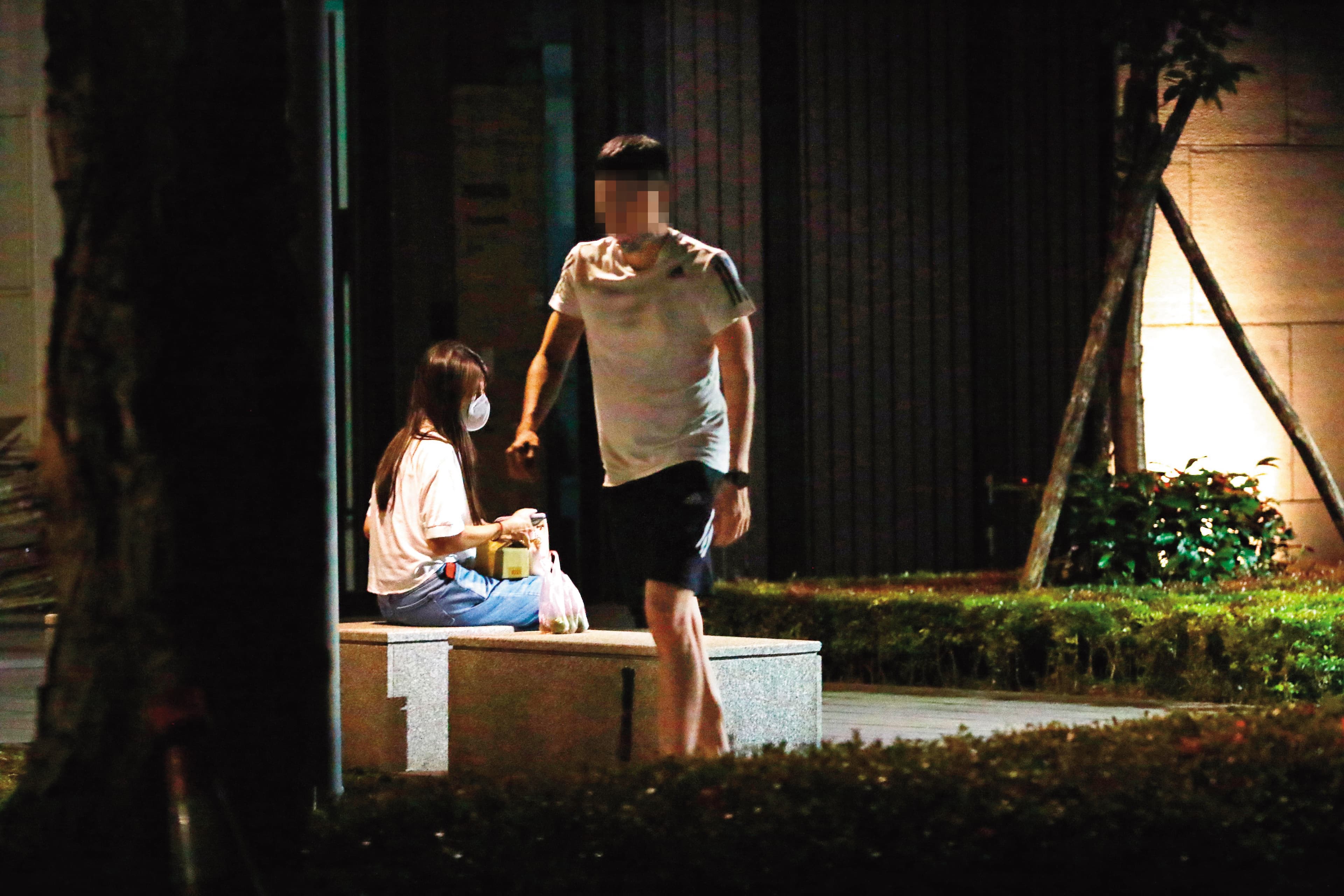 6/19 00:57 男友氣噗噗，不理謝京穎，轉頭就走。