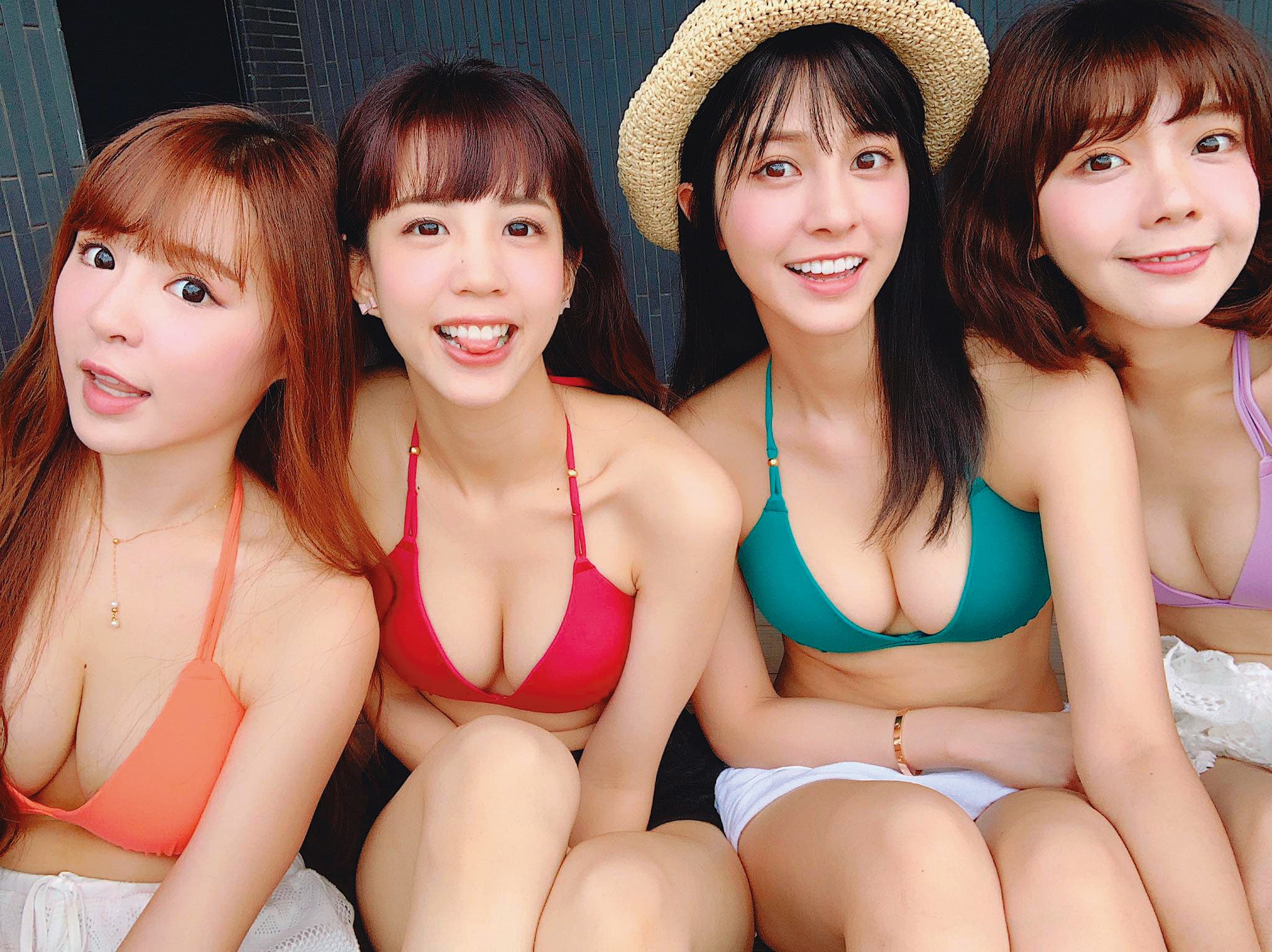 去年元元（左一）捲入閨密荳荳（左二）男友何孟遠劈腿事件，鬧得沸沸揚揚，如今友情已不復見。（翻攝自荳荳臉書）