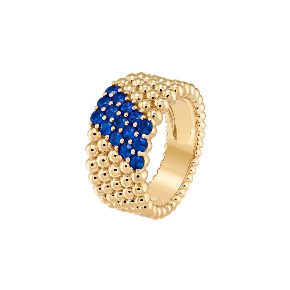 Van Cleef & Arpels_Perlée couleurs戒指，5排黃K金圓珠鑲嵌藍寶石。NT$263,000（梵克雅寶提供）