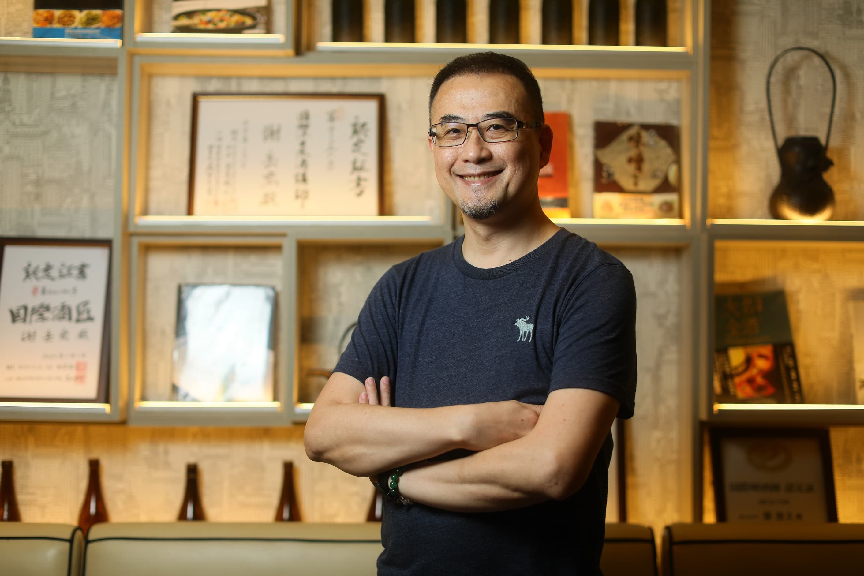 「花酒藏」老闆謝岳宏身為國際日本酒講師，致力推廣餐酒搭配。
