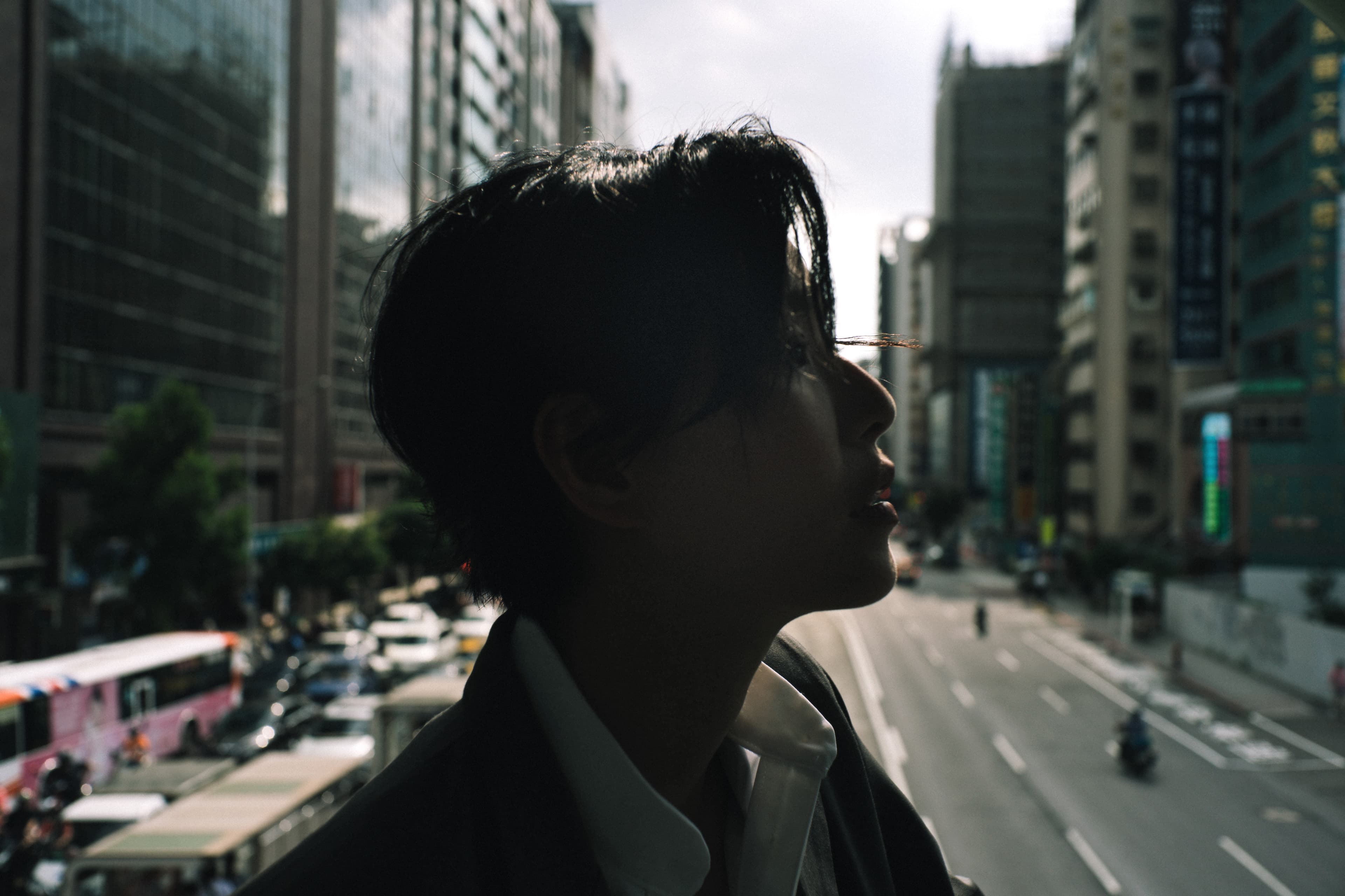 專輯中第一首主打〈最好的時光〉是由安溥好友張鈞甯推一把，最後安溥完成了這首歌。（聯成娛樂）