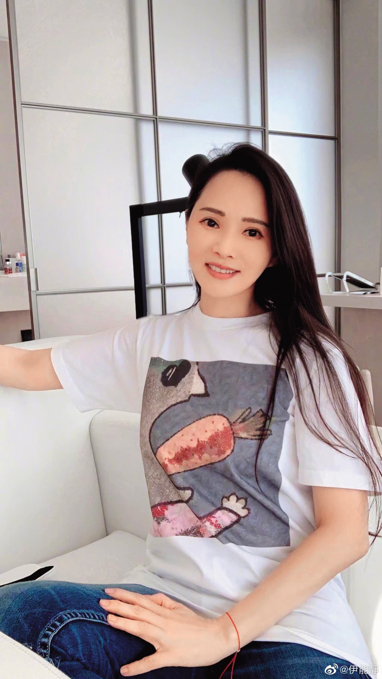 伊能靜的三姊開火鍋店,她不僅投資300萬也一手包辦店內裝潢設計與布置 。(翻攝自伊能靜微博)