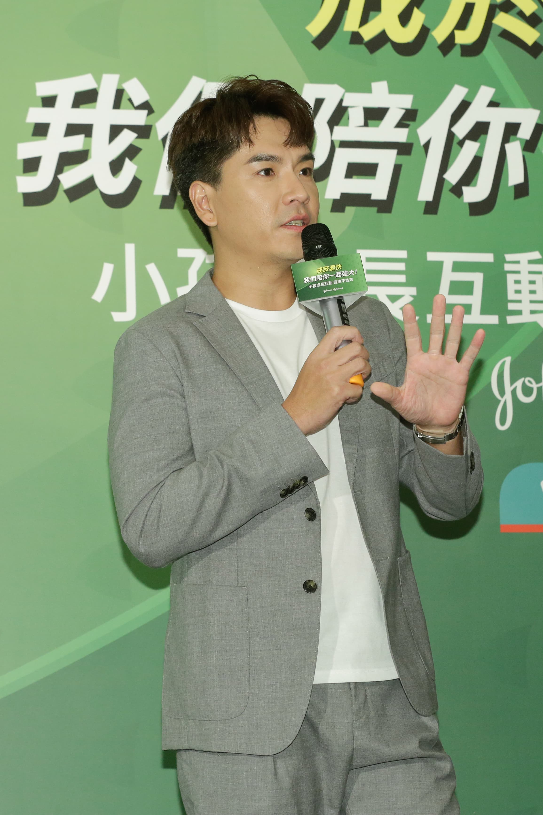 王傳一透露戒菸後自動發福但皮膚變好。