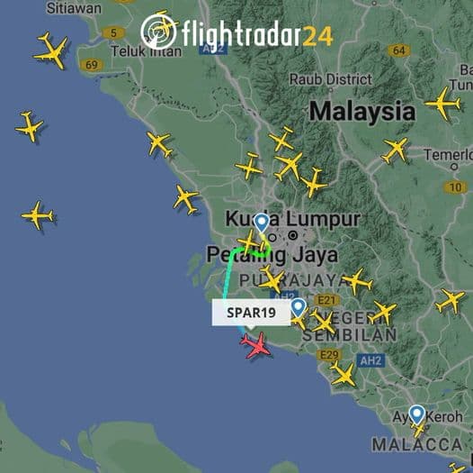 專機「SPAR19」下午3時42分起飛。(翻自flightrador24)