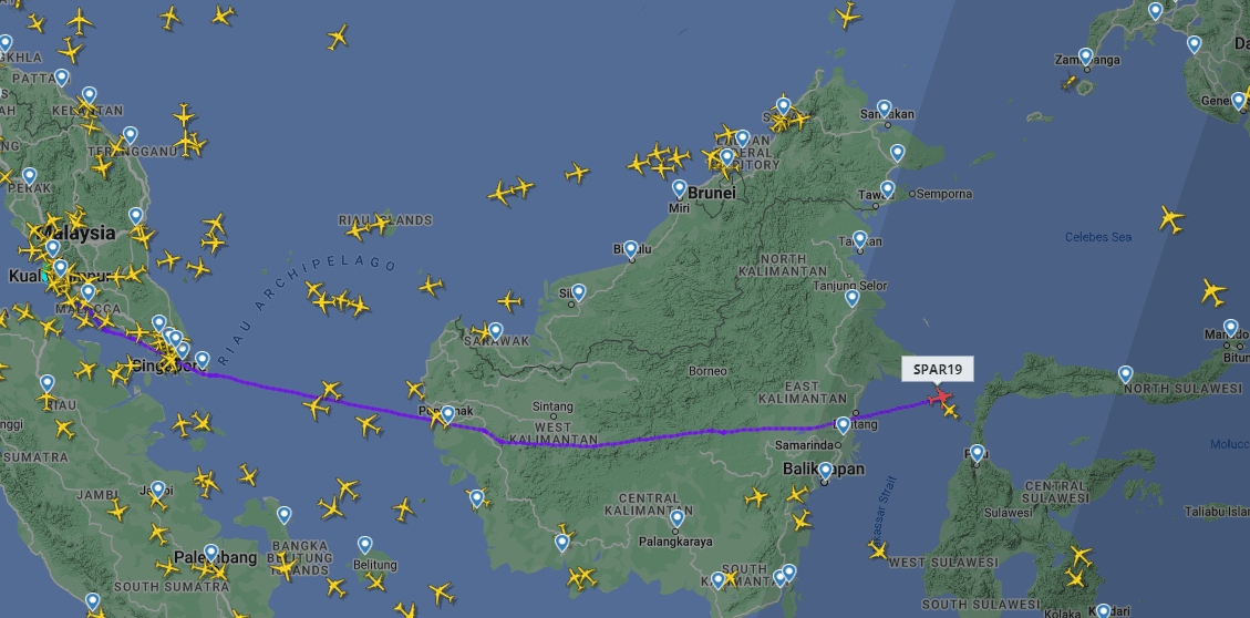 裴洛西的專機一路向東。（翻自Flightradar24）