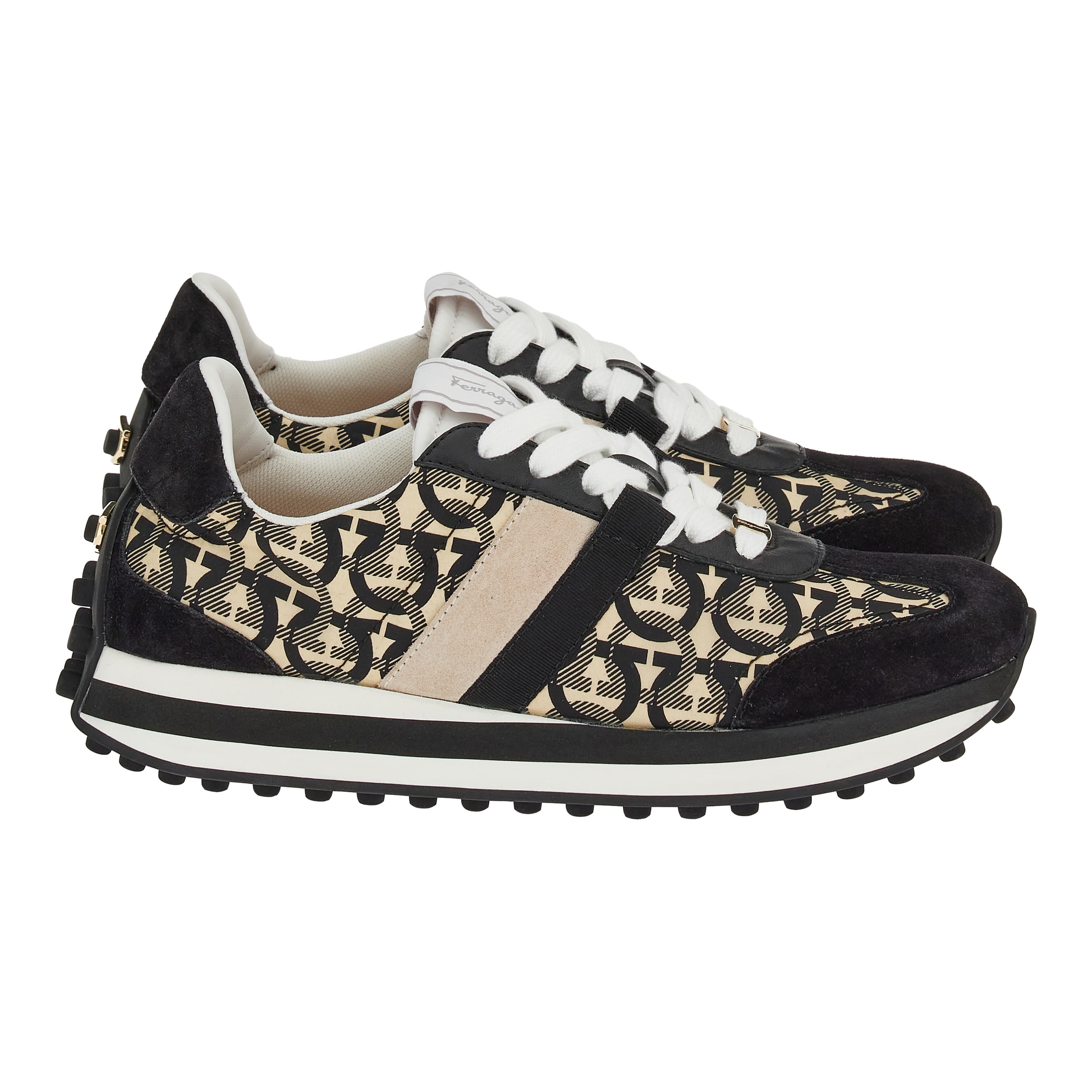 Gancini花紋運動鞋。NT$26,900(Salvatore Ferragamo提供)