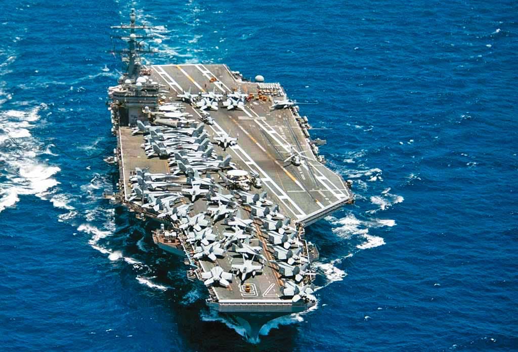 解放軍對台軍演,美國海軍第七艦隊的航艦雷根號也持續在周邊海域巡航。(翻攝美國海軍官網)