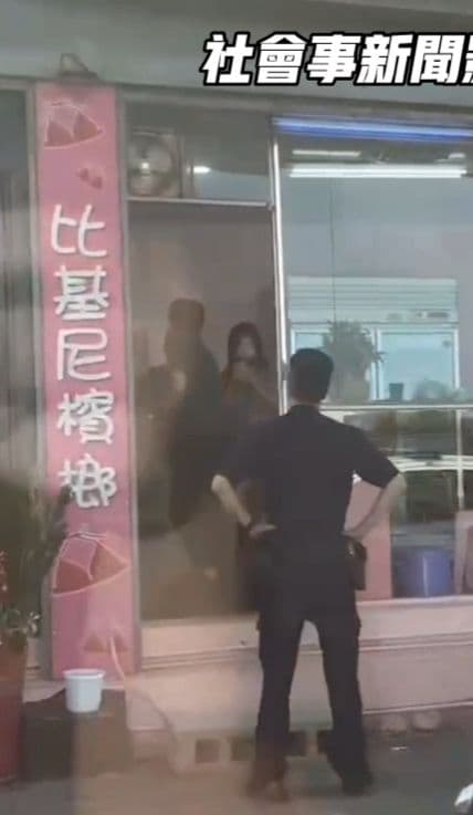 台中市警三分局偵訊影片中的檳榔西施彭女、拍攝員工許男、現場負責人林男。（翻攝自社會事新聞影音）