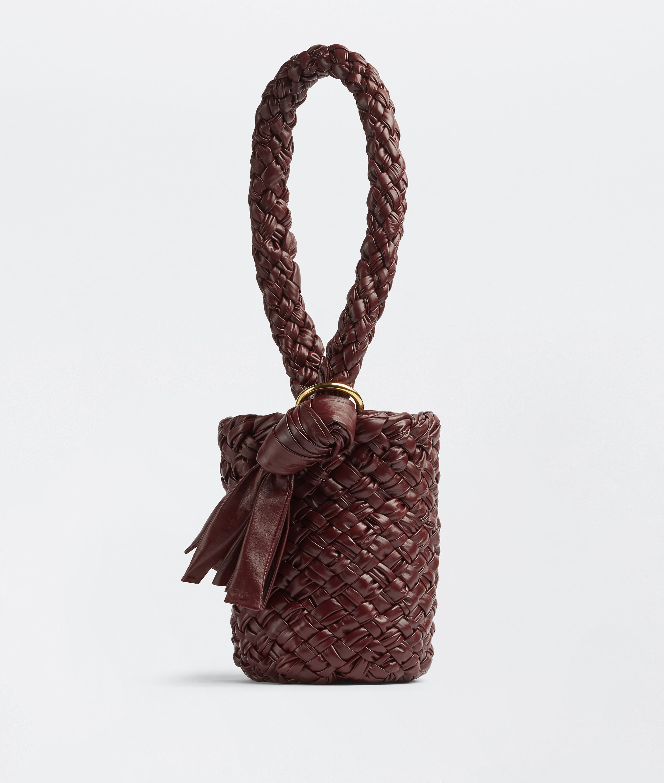 Kalimero巴羅洛酒紅編織水桶包,NT$237,400。(BOTTEGA VENETA提供)