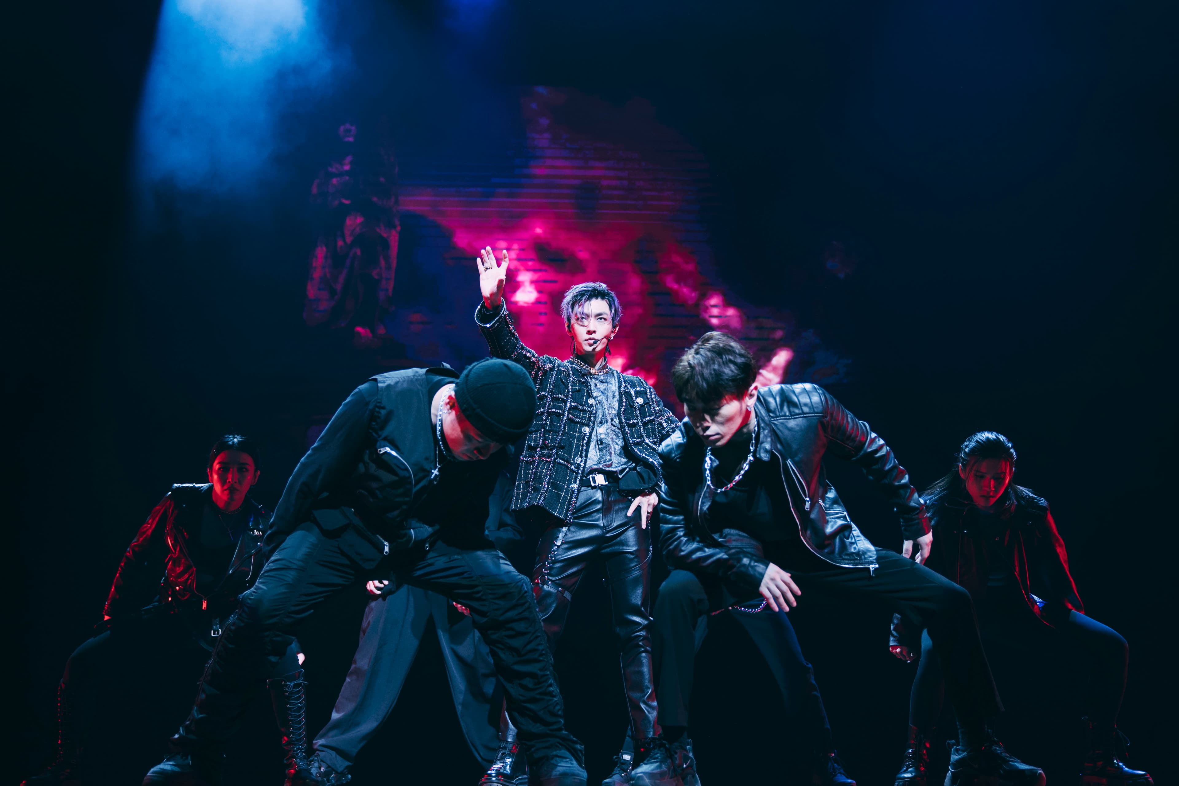 炎亞綸在劇中有多場演唱會的大場面演出。（絡思本提供）