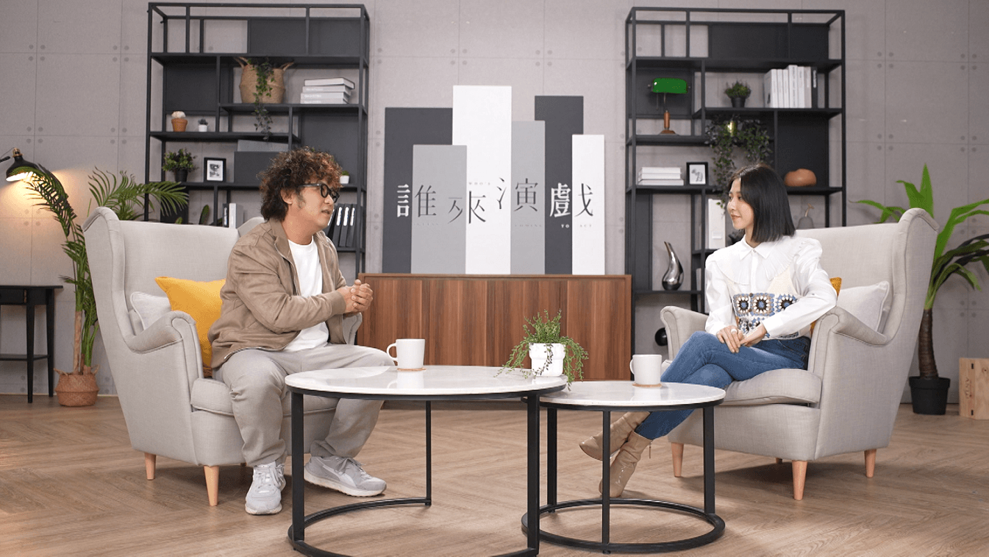 邵雨薇(右)上節目接受納豆專訪。(鏡新聞提供)