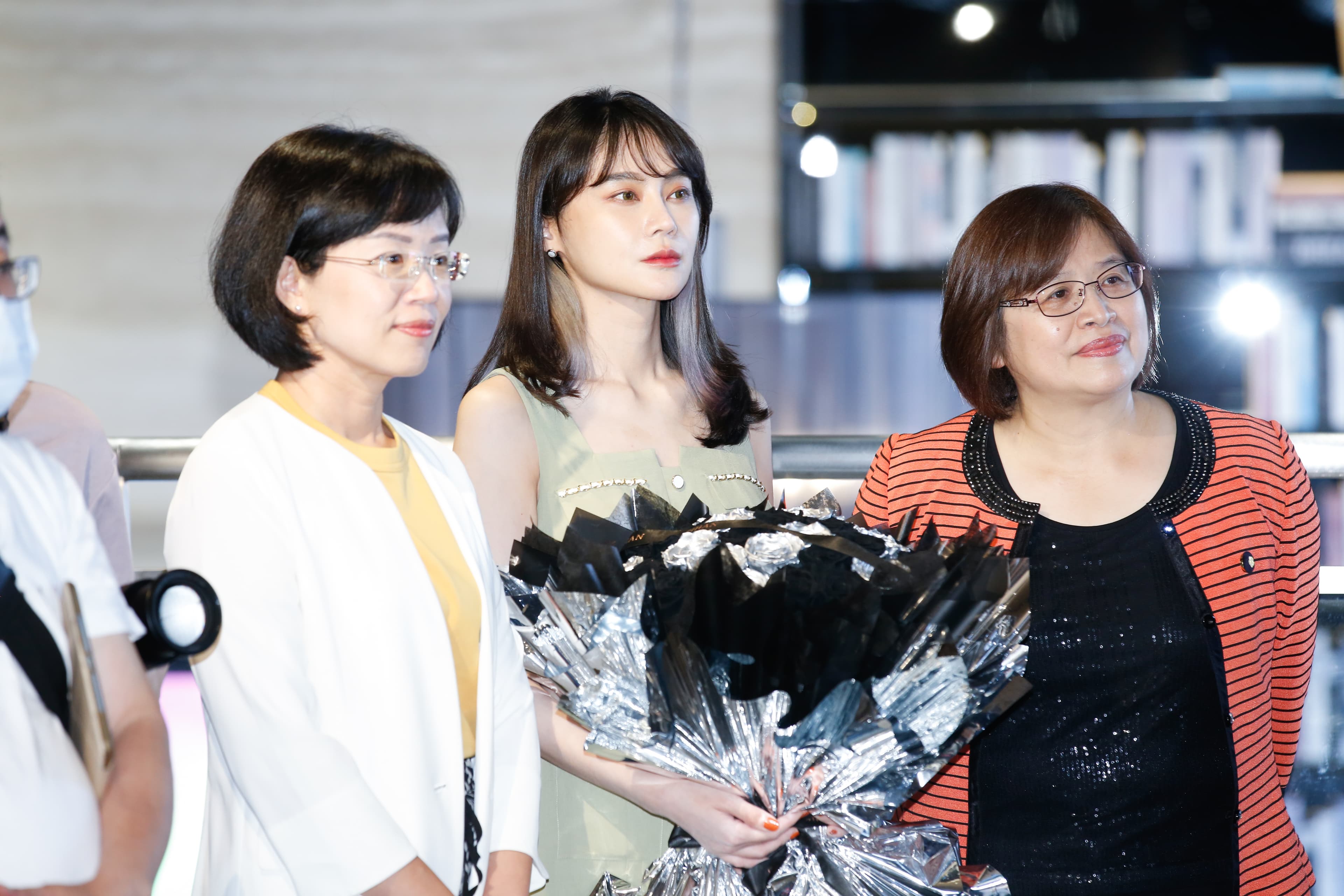 許多姚文智熟識的政治人物如立委賴品妤、蘇巧慧等人都前來支持。