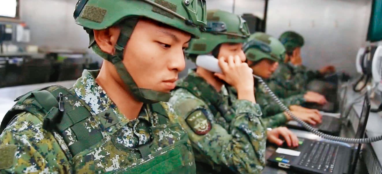 國防部資通電軍成立5年,兵力達6,000人,攻守合一,專職電子、資訊、網路作戰及軍線維護管理。(翻攝翻攝國軍YouTube)