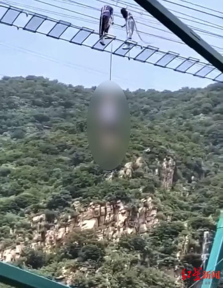 中國近期極限活動事故頻傳,有民眾從高空墜落慘死。(翻自微博)