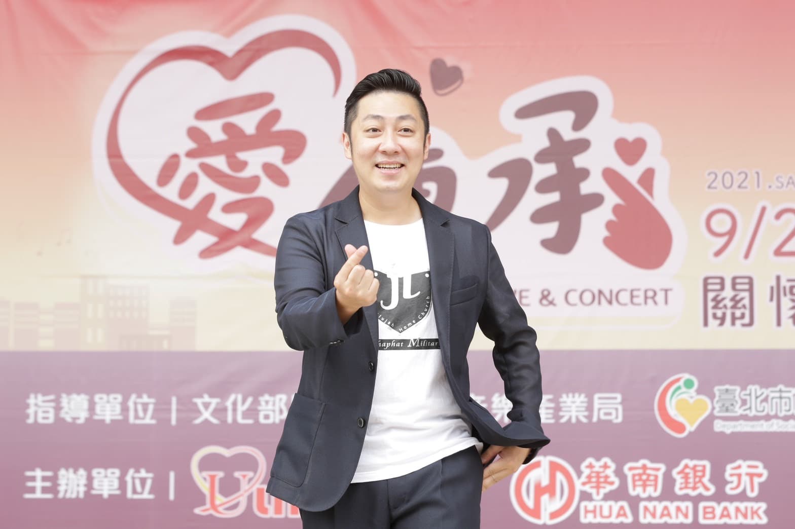 艾成總是把歡樂帶給觀眾,卻把悲傷留給自己。(民視提供)
