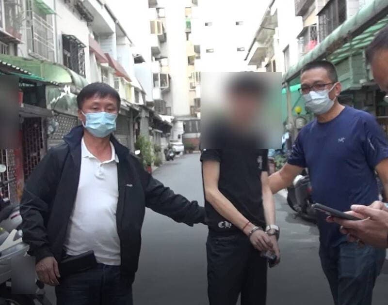 台中市刑大當街逮捕擔任運輸毒品的蘇姓男子。(警方提供)