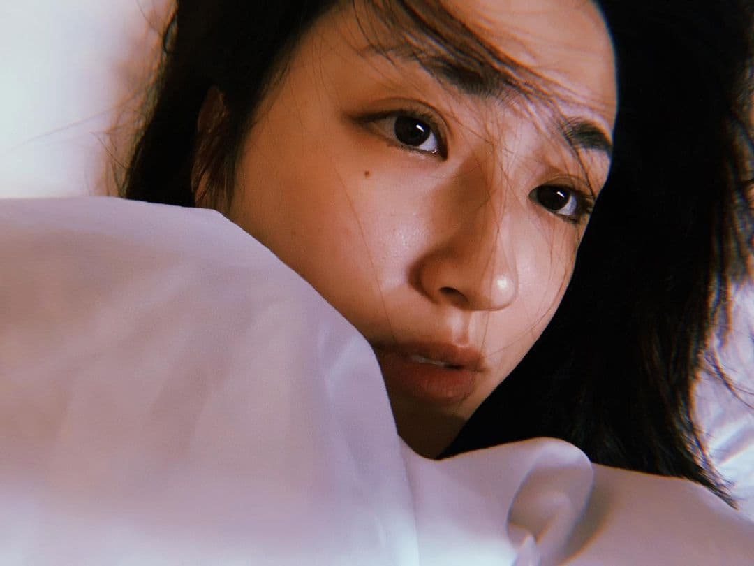 柯佳嬿也曾公開自己剛睡醒的樣子。(翻攝自柯佳嬿IG)