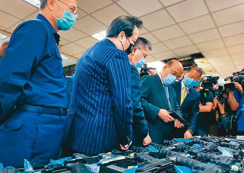 政府高層對PPK手槍侵台一事極為重視,要求各部會共商對策。(刑事局提供)