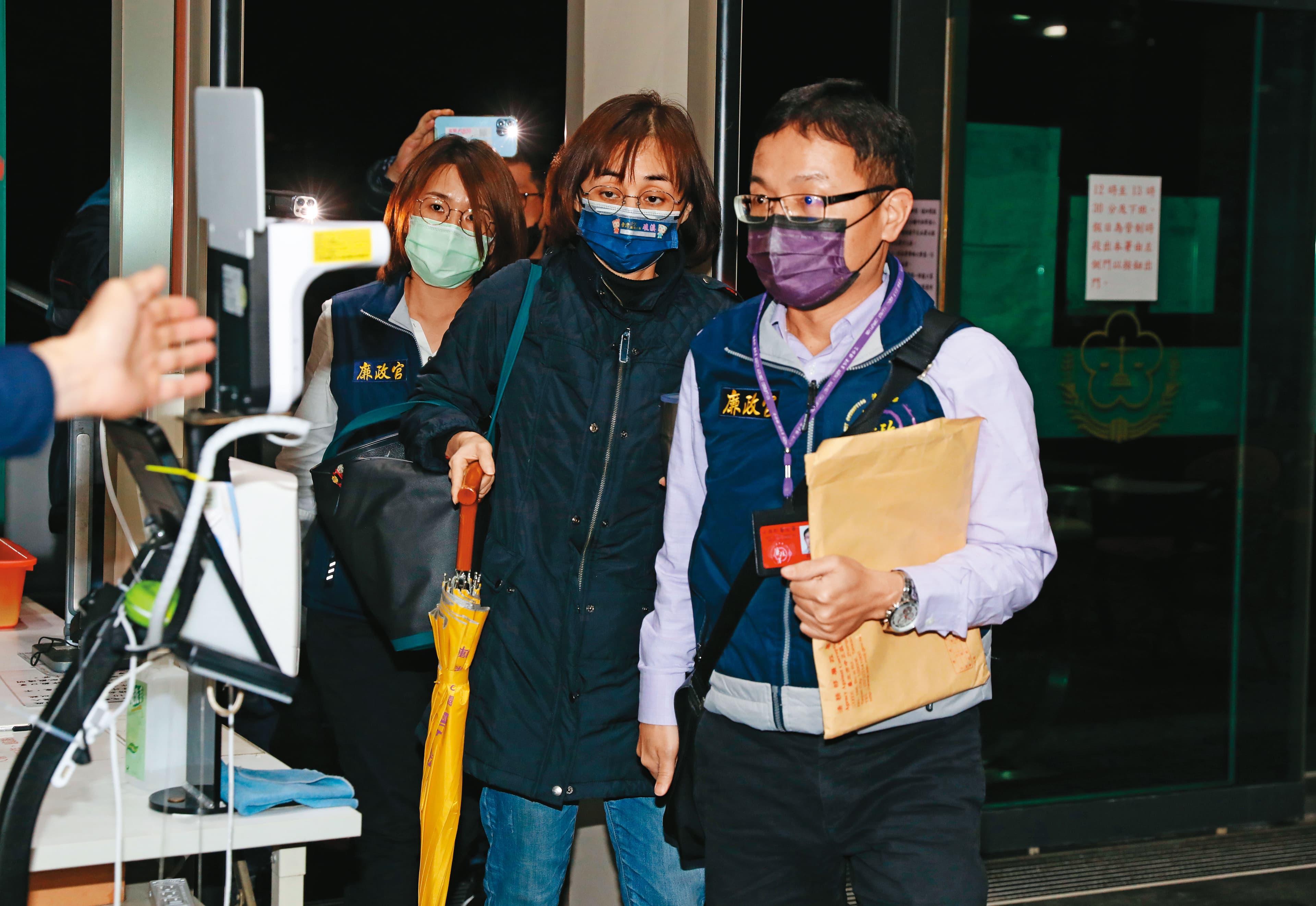 林姿妙的女兒林羿伶(中),因為介入羅東土地免繳土增稅案列為被告,一度遭聲押。