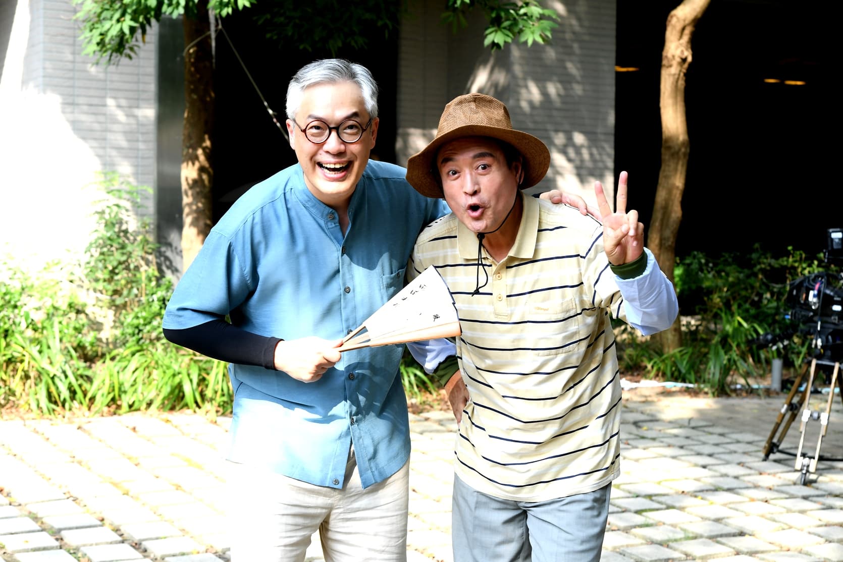 檢場和樊光耀飾演愛鬥嘴的老朋友。（三立提供）