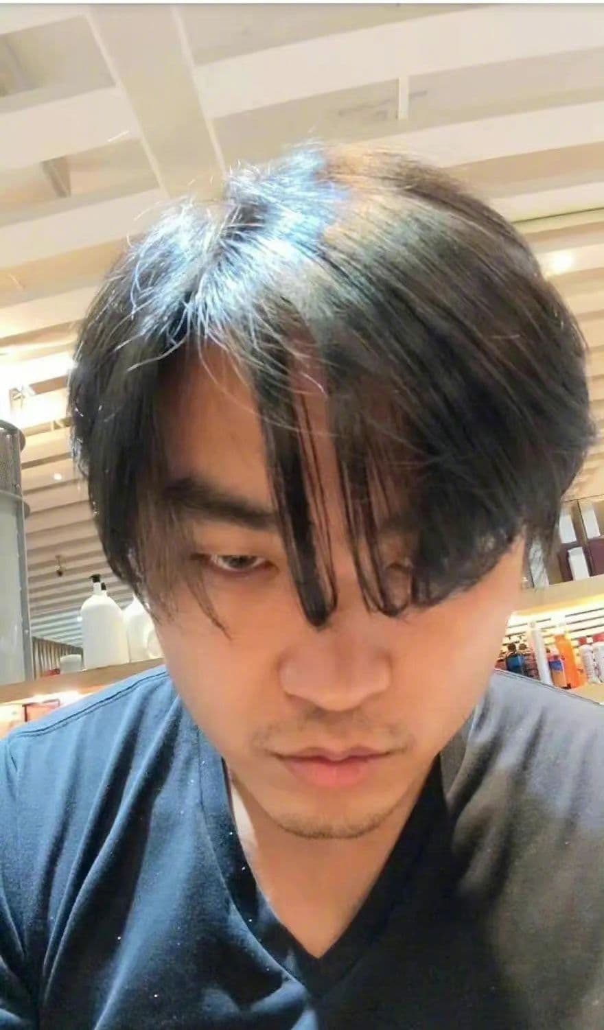 有中國網友發現,「cos名元太本名也元太」的帳號曾經po出李元太的自拍照片。(翻攝自微博)