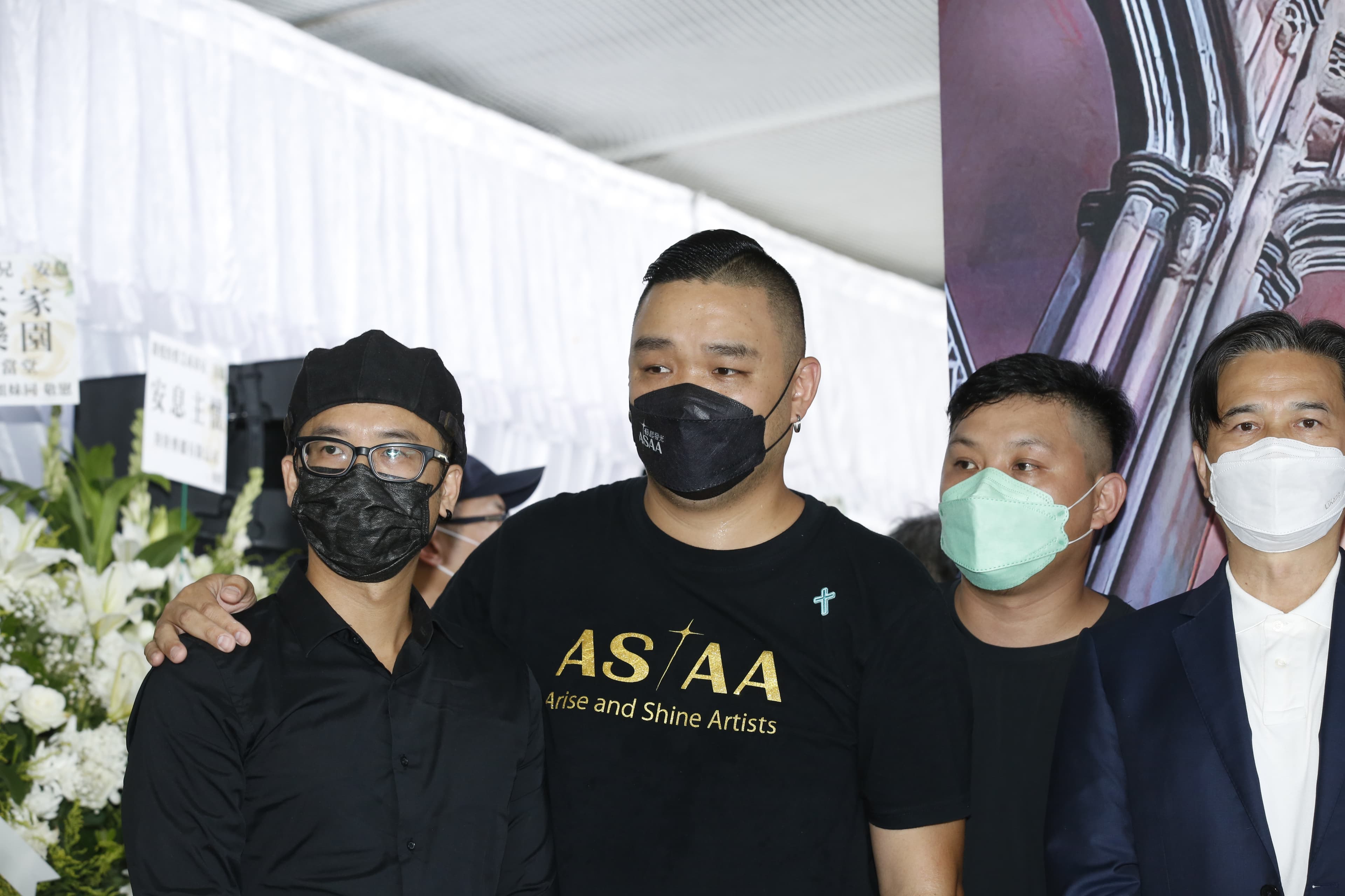 《新兵日記》劇組林道遠、李興文等人到場致意。