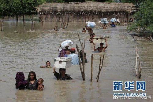 巴基斯坦的洪水災情,目前已經造成超過1千名巴國人死亡,還有超過3300萬人無家可歸。(翻自《新華網》)