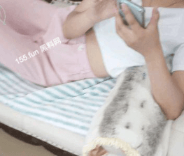 女孩在家遭哥哥性侵。(翻自《黑料不打烊》)