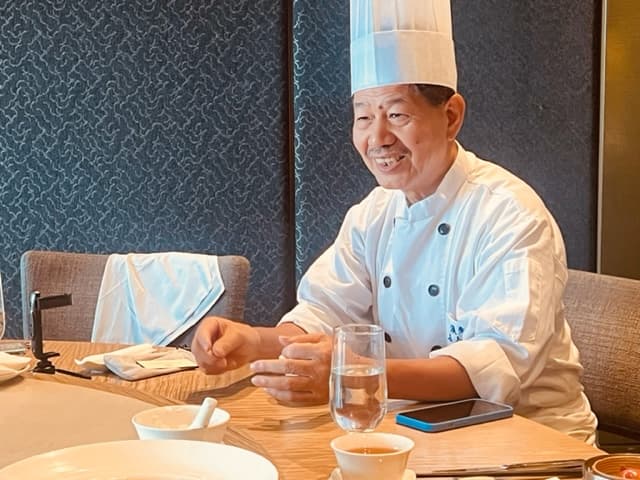 由於疫情影響,香港名廚鄭錦富已經1年多沒來台灣,他直言,不在乎有沒有米其林,在乎的是一直支持他的老客人。