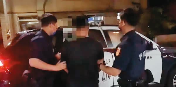 恐怖情人騷擾的事件層出不窮,警方日前就依《跟騷法》逮捕一名男子。(翻攝畫面)