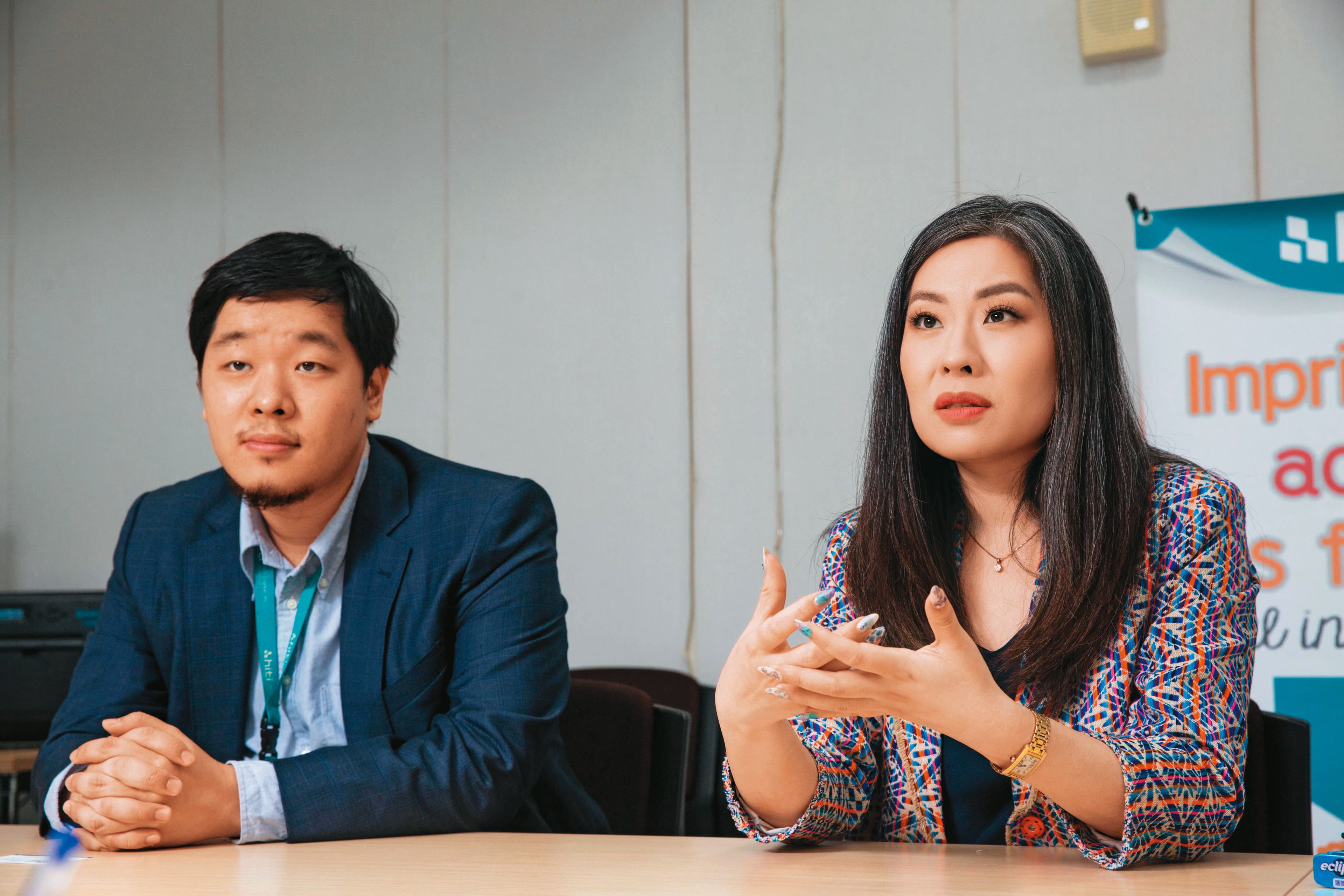 多數台灣企業交由兒子接班,黃健華選擇讓女兒黃茯(右)扛下誠研重擔,兒子黃川(左)則擔任子公司謙華科技董事長。