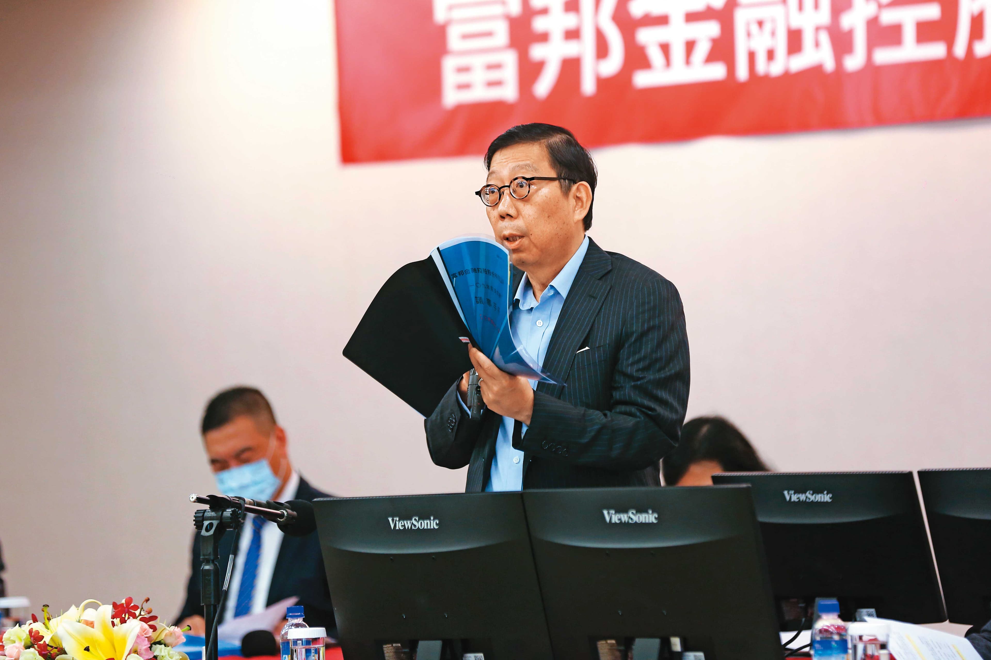 富邦金董座蔡明興(圖)今年在股東會上被小股東抱怨,也成為陳慧遊爭取選票重點。