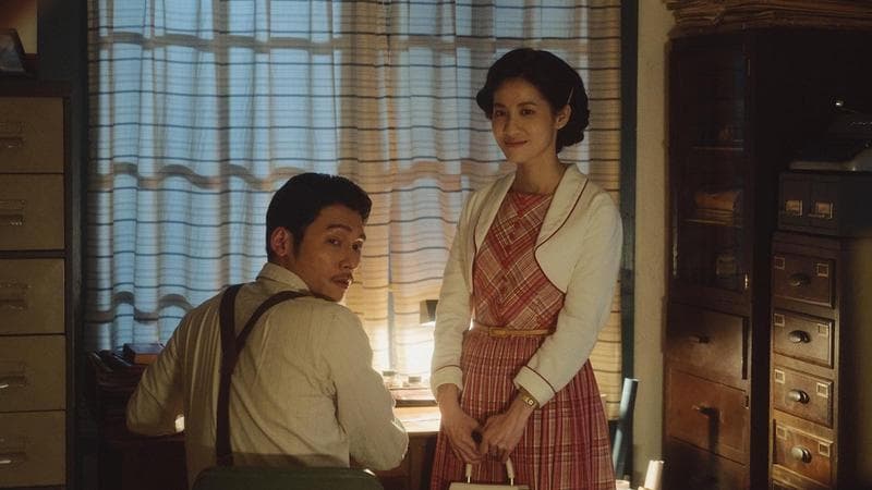 温昇豪(左)與連俞涵(右)主演的《茶金》,被譽為華劇美學天花板。(華視提供)