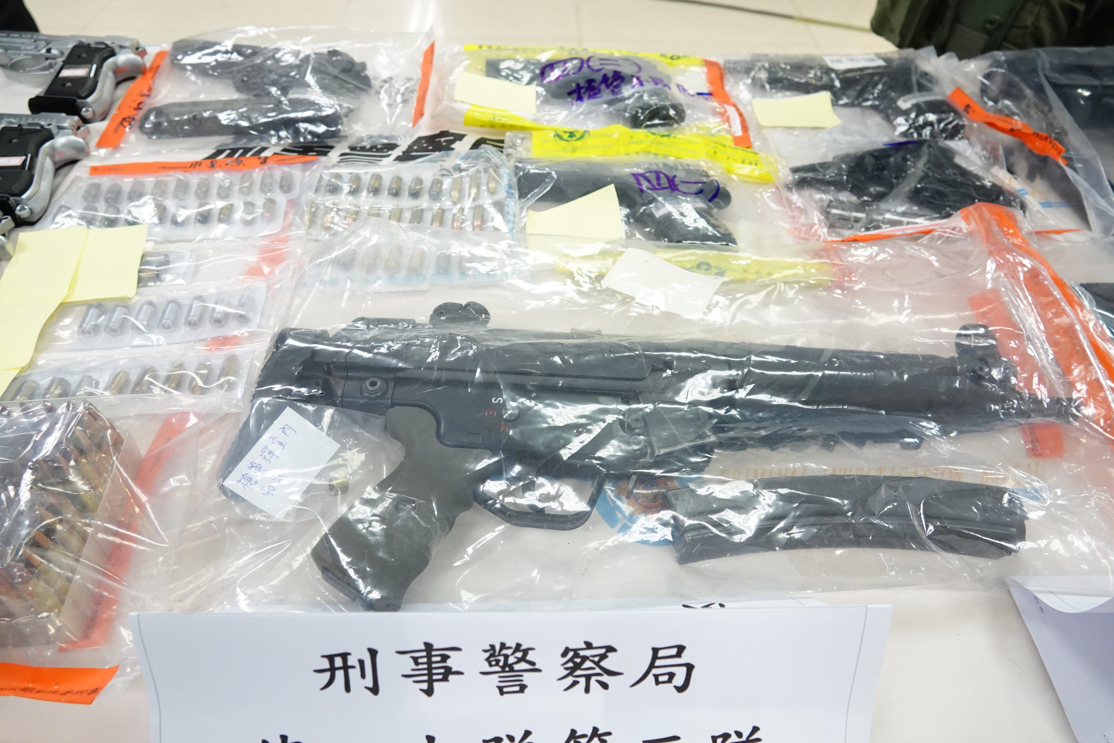 警方查扣改造工廠, 查獲改槍器具一批。