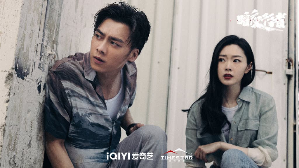 李易峰、宋軼主演《暗夜行者》在海南、西雙版納實地取景拍攝,與網友爆料時間、地點全都對得上。(翻攝暗夜行者微博)