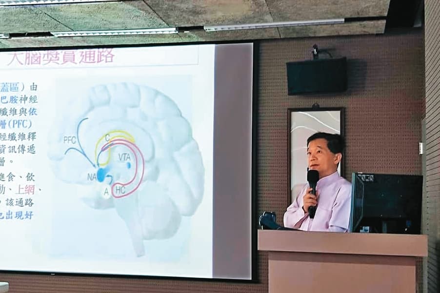 楊聰財是知名身心科醫師,對檢方未鑑定就起訴性侵案有不同意見。(翻攝楊聰財臉書)