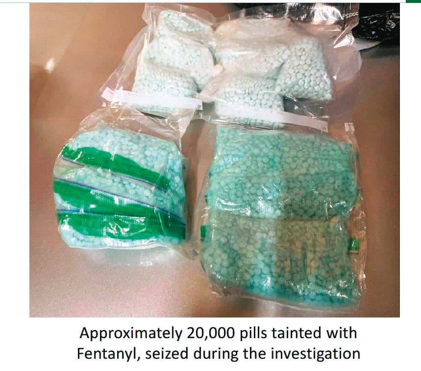 吩坦尼粉末被加工製成藥丸,毒性極強,已奪走不少人命。(翻攝自美國緝毒局DEA官網)