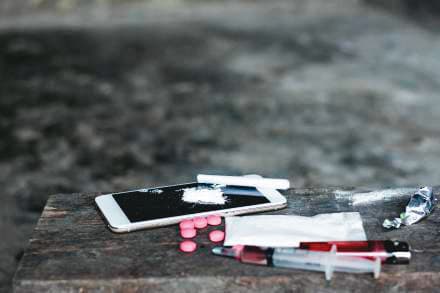 吩坦尼毒性極強,造成美國每年死亡逾10萬人,其中不乏年輕人,已成國安問題。(翻攝自美國緝毒局DEA官網)