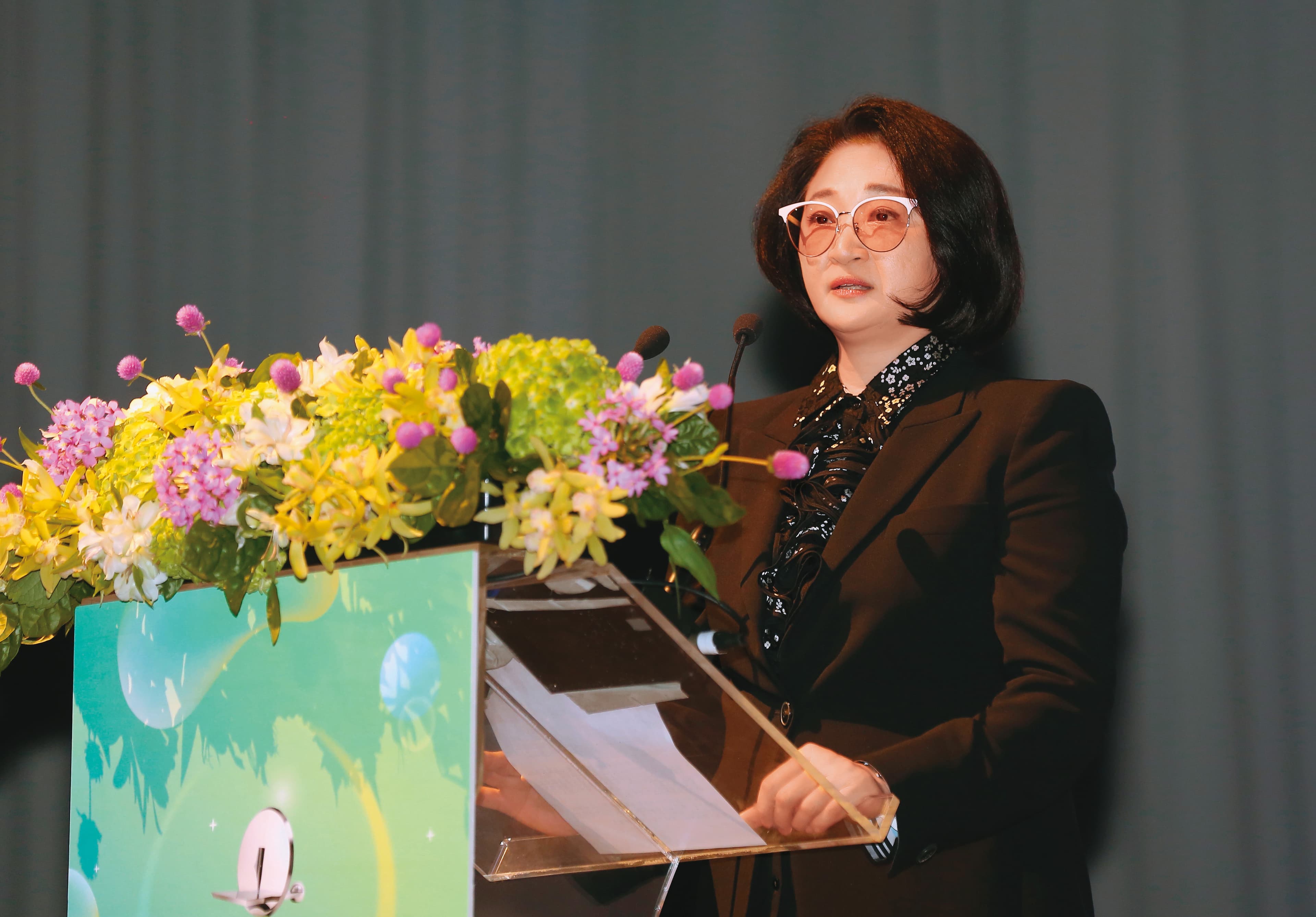 裕隆集團掌門人嚴陳莉蓮眼見防疫保單災情慘重,增資新安東京一次到位。