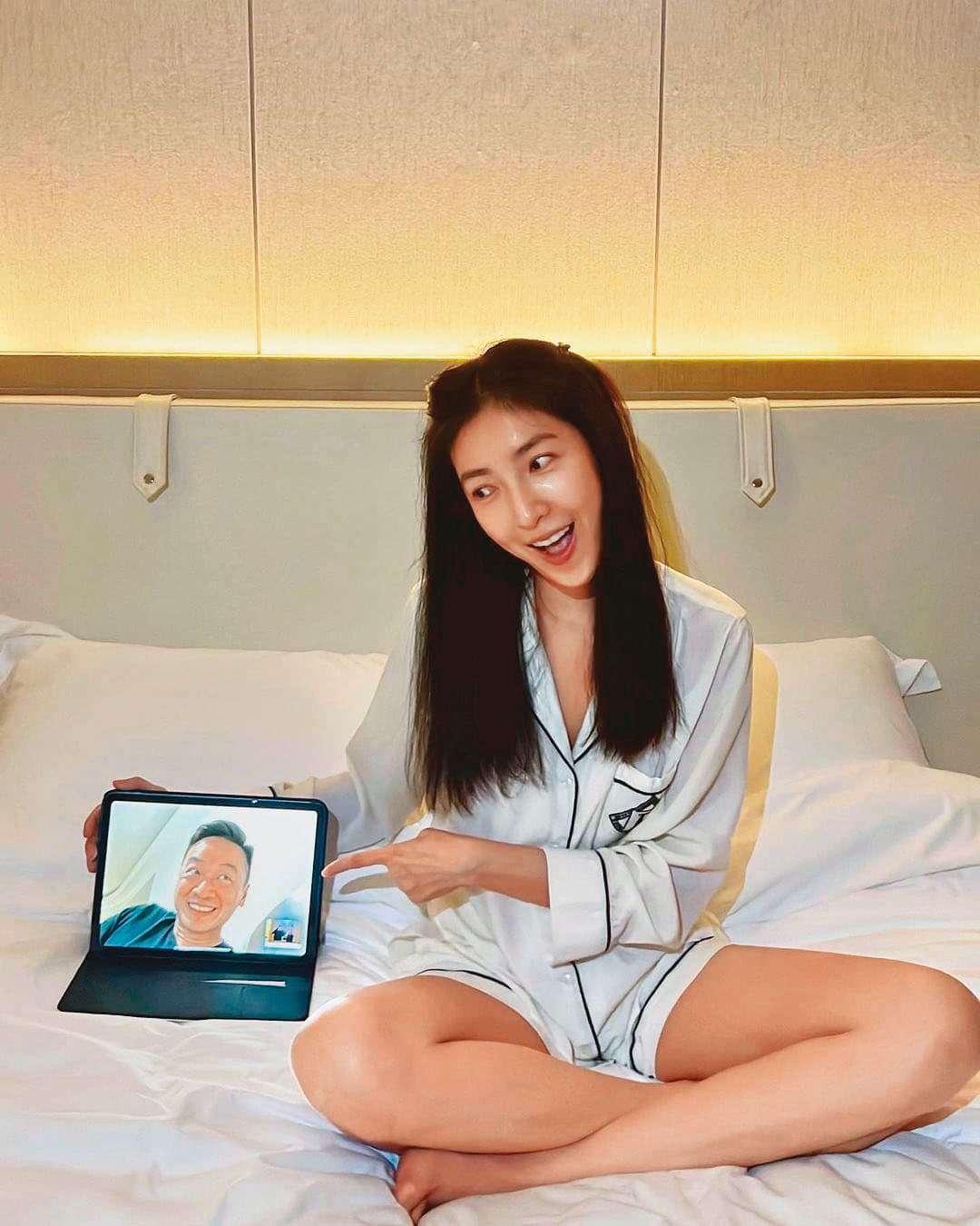 楊謹華第6度入圍金鐘獎戲劇節目女主角,cue老公遠端「陪睡」,笑死。(翻攝自楊謹華IG)
