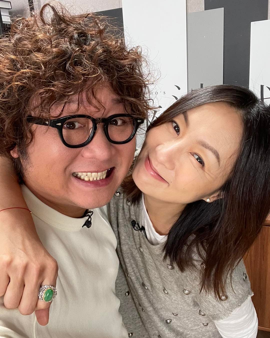 鄭家榆上節目接受納豆專訪。(鏡新聞提供)
