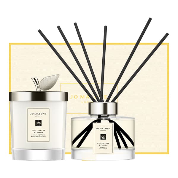 英國梨與小蒼蘭居家香氛禮盒。NT$7,150(Jo Malone London提供)