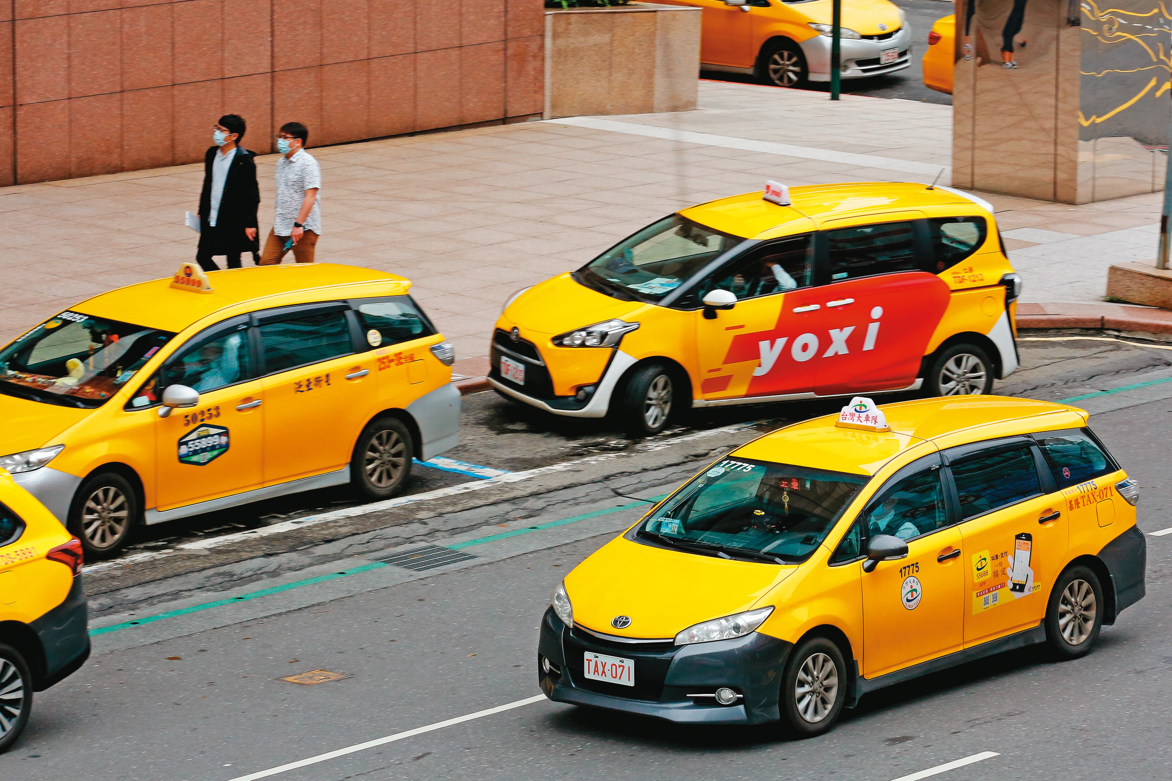和泰汽車看好小黃市場,力捧yoxi挑戰老大哥台灣大車隊。