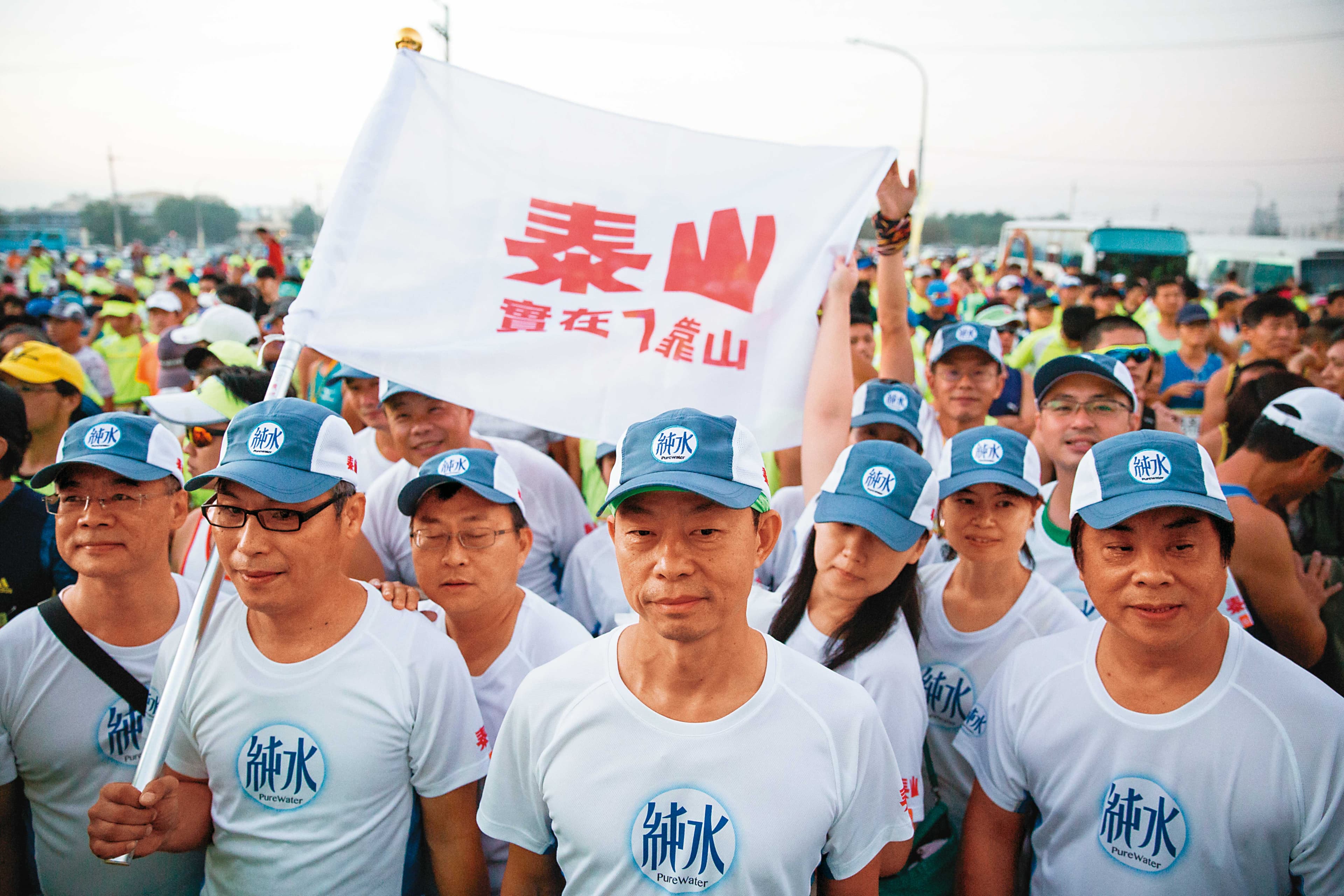 去年詹景超被推選為泰山董事長,如今市場派大舉壓境,肩上揹負的責任越來越重。
