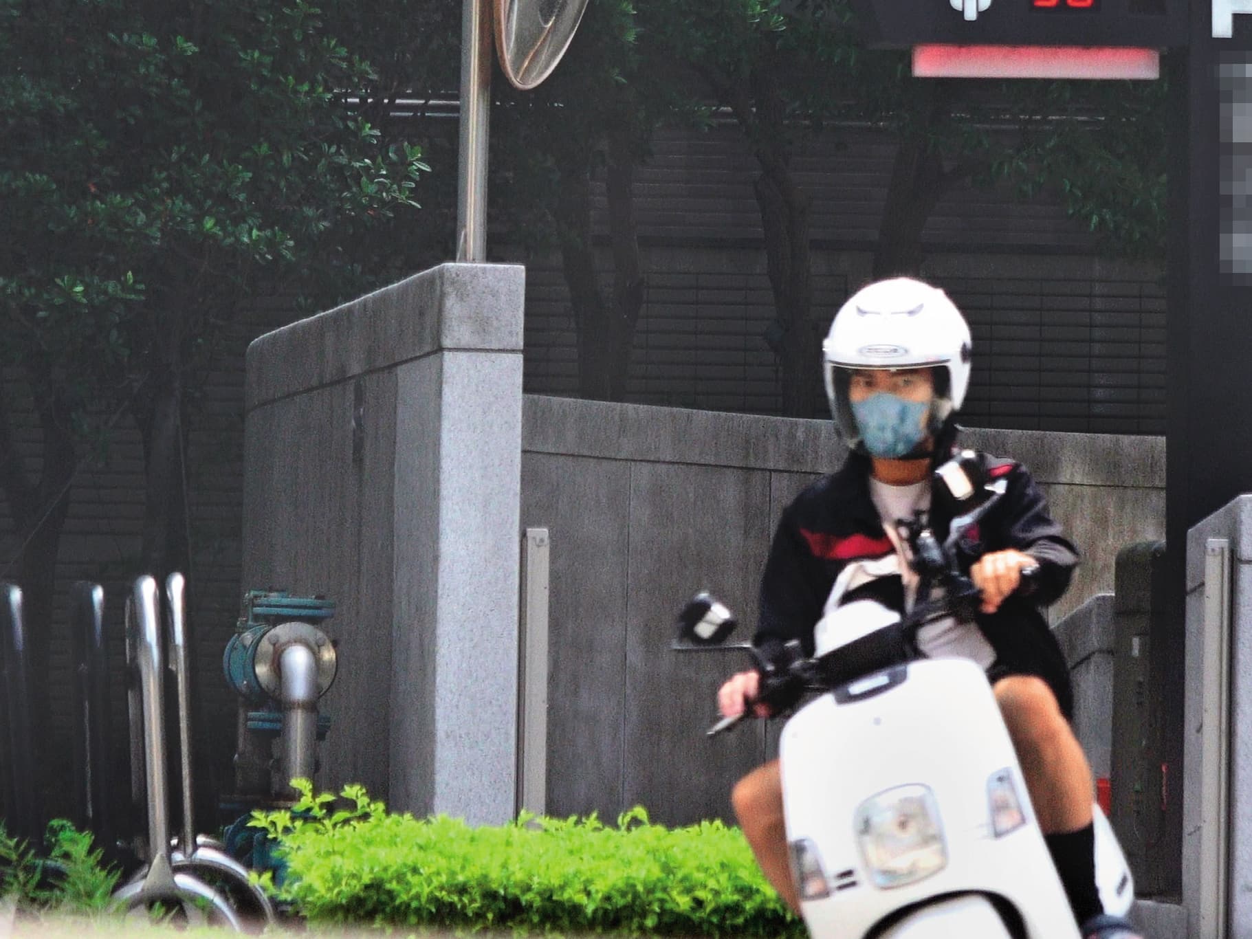 9/14,09:24,待了9個小時之後,許仁杰從謝京穎家離開。