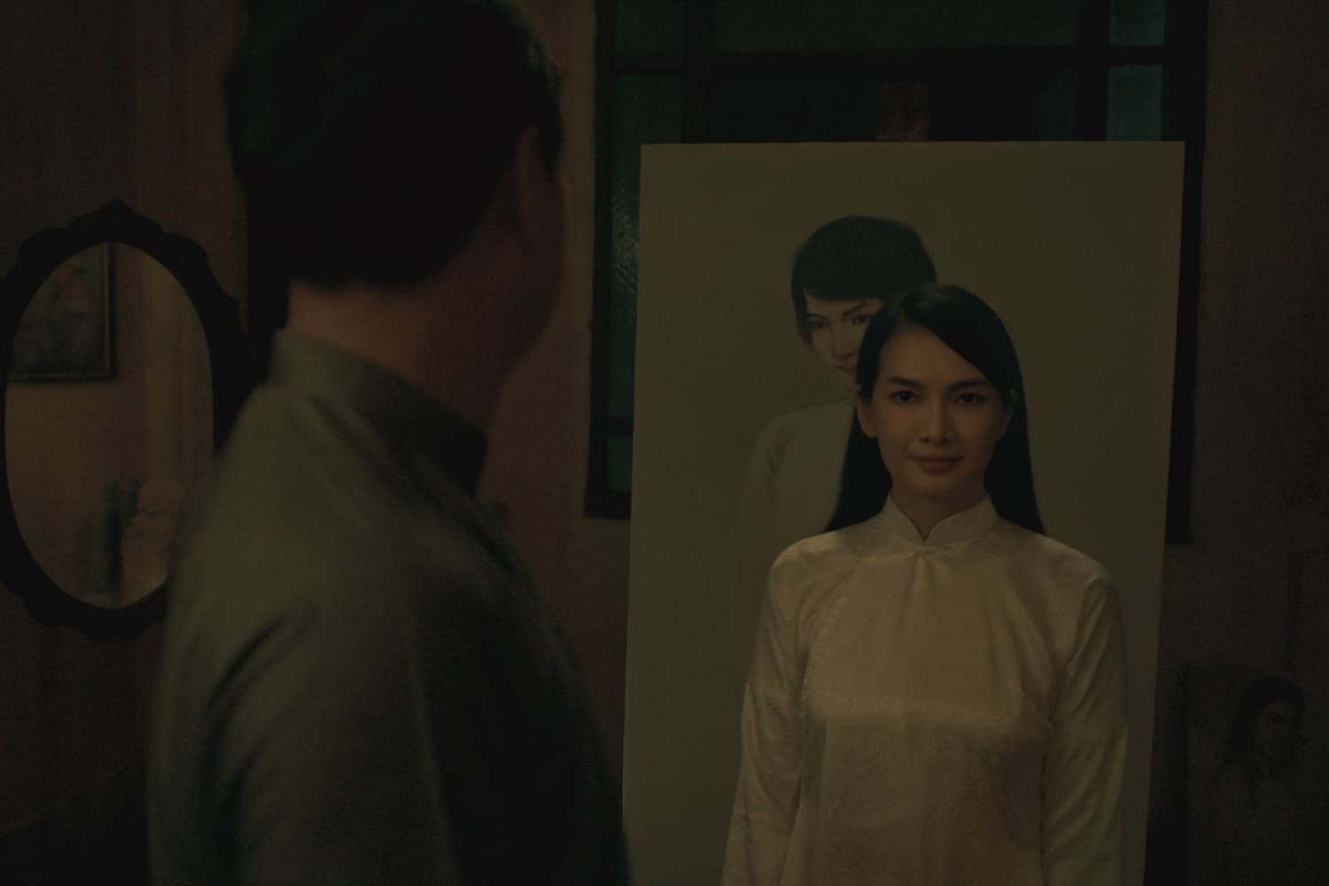 越南資深女星英姐從第一集就扮演女鬼「慕依」，15年後依然讓觀眾感到驚嚇。（車庫娛樂提供）